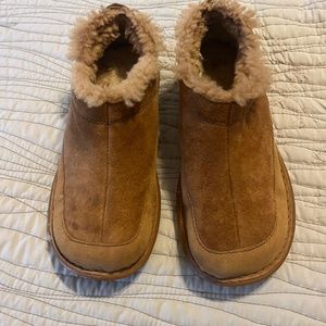 Womens Born shearling lined slippers